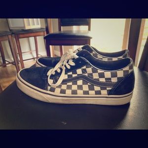 Men’s size 8.5 women’s size 10 checkered Vans